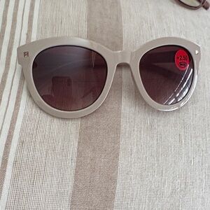 Bifocal Sunnies all in 1 Beige thick frames tinted lens 2.5